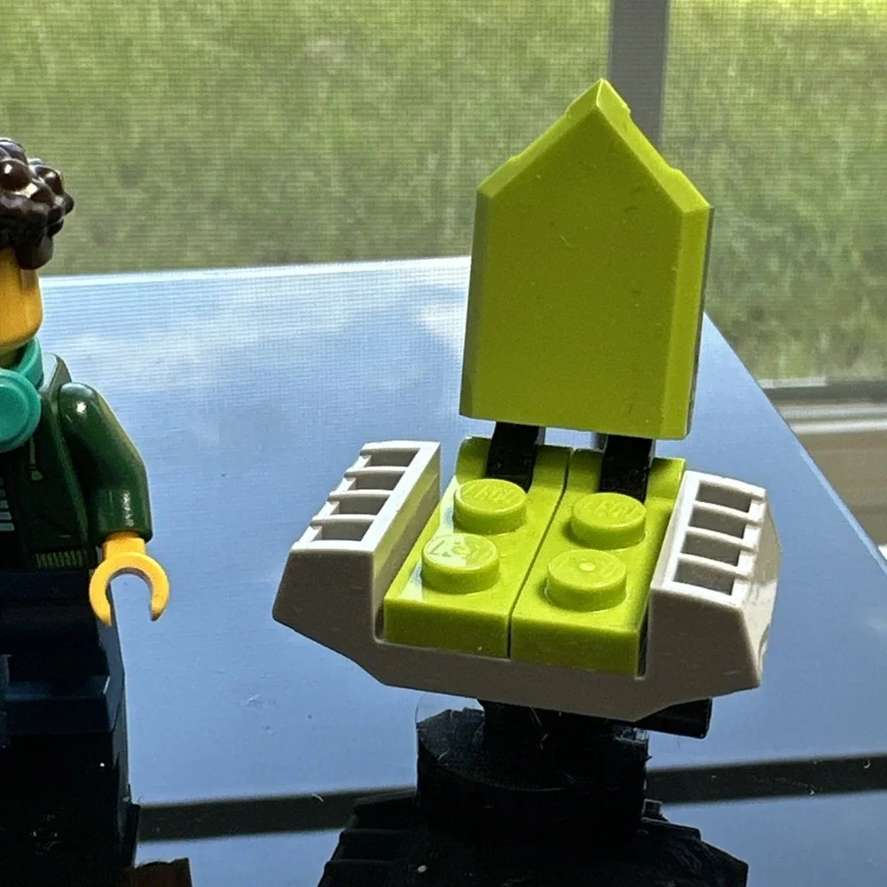LEGO Gamer Minifigure Desk Laptop‎ Chair Controller Custom Build
